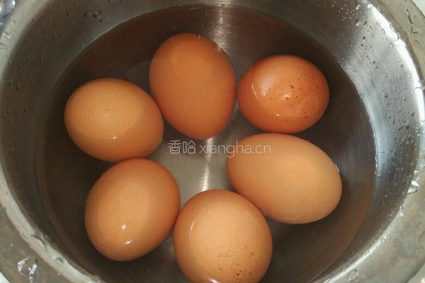啤酒卤鸡蛋的做法图解1