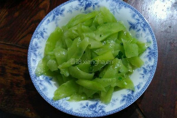 凉拌莴苣笋的做法图解2