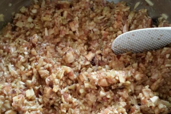 香菇土豆茄子肉包子的做法图解2