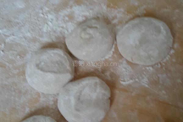 香菇土豆茄子肉包子的做法图解3