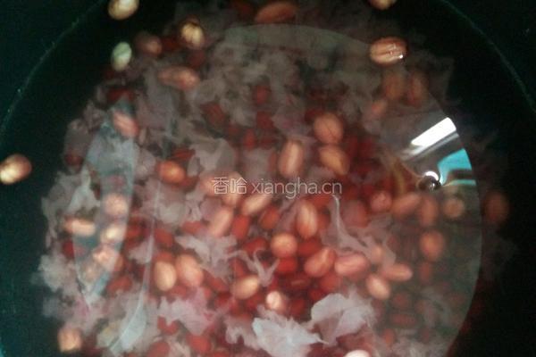 红豆花生黑米粥的做法图解3