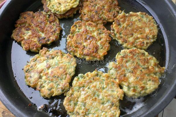 槐花肉末饼的做法图解9