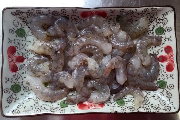 黄瓜炒虾仁的做法图解1
