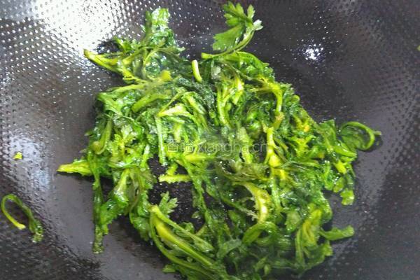 炒茼蒿的做法图解3
