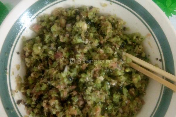 木耳芹菜包子的做法图解5