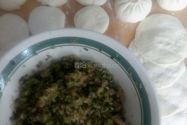 木耳芹菜包子的做法图解7