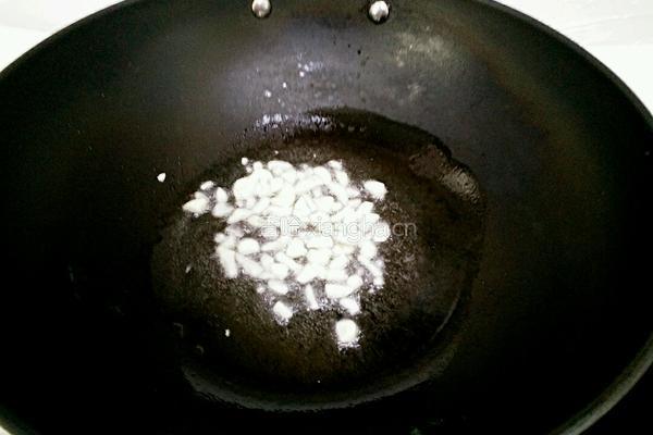 黑木耳炒腐竹的做法图解3