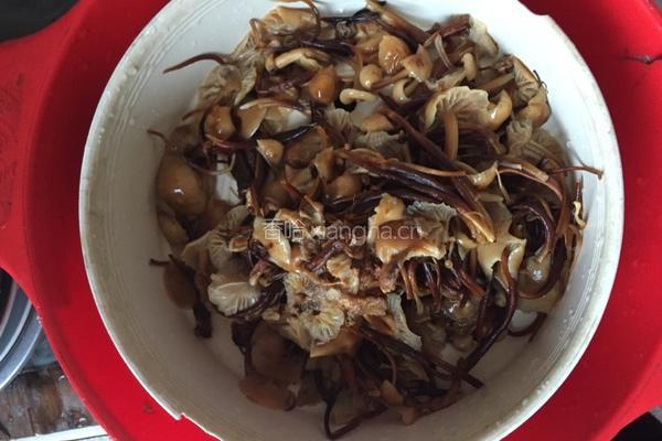 干锅茶树菇的做法图解1