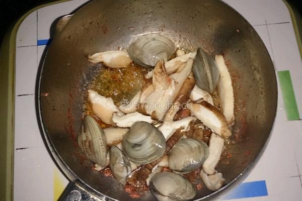 豆腐文蛤黑椒酸辣汤的做法图解1