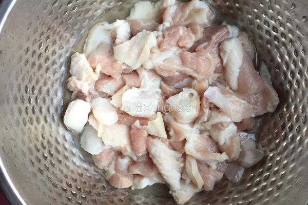 竹笋小炒肉的做法图解1