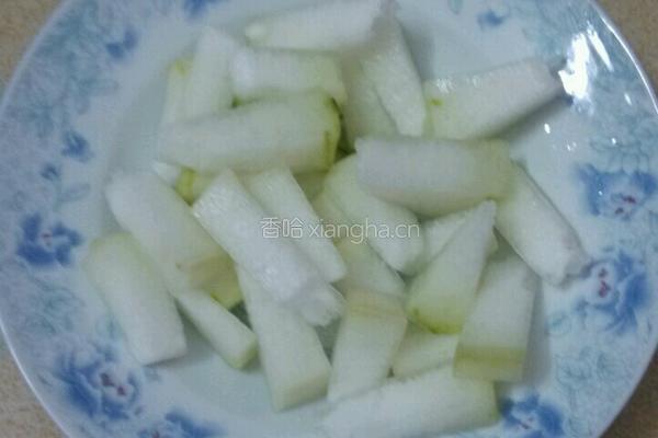 冬瓜鸡翅汤的做法图解1