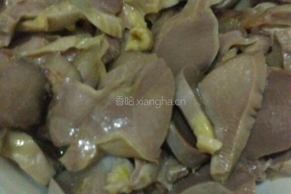 爆炒鸡胗的做法图解1