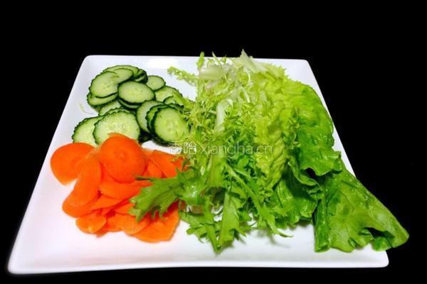 清爽排毒菌类蔬菜沙拉的做法图解3