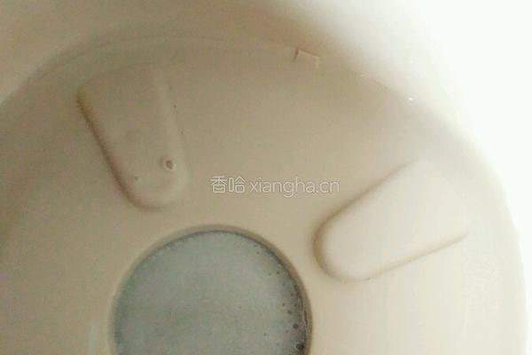 小熊电炖锅系列之桂圆红枣八宝粥的做法图解2