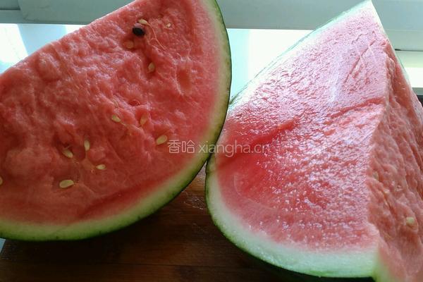 鲜榨西瓜汁的做法图解1