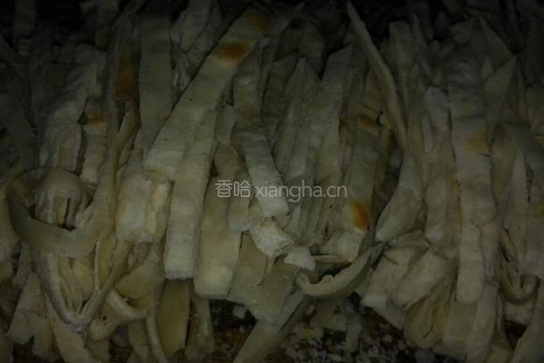 豆芽炒饼丝的做法图解2