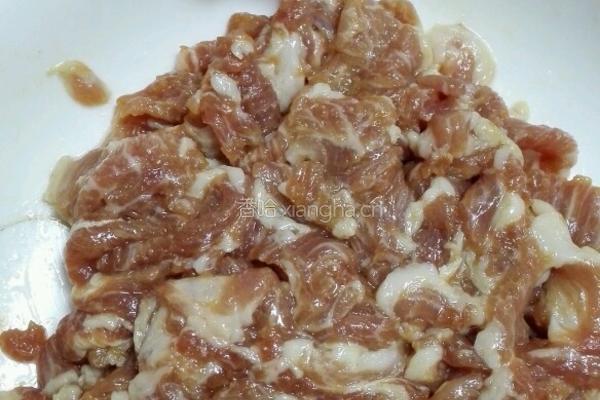 茭白木耳炒肉的做法图解1