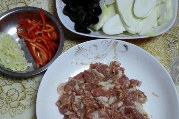茭白木耳炒肉的做法图解3