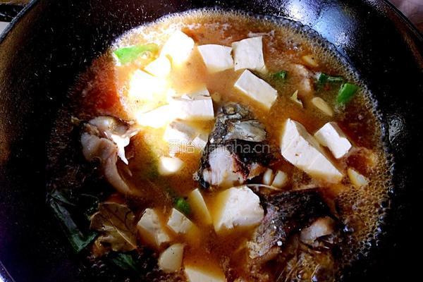 鲫鱼炖豆腐的做法图解6