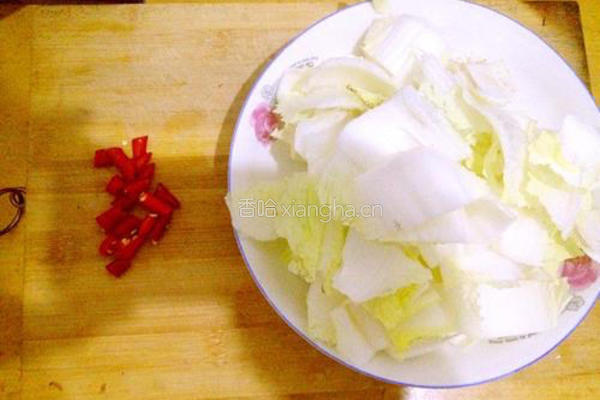 醋溜白菜的做法图解1