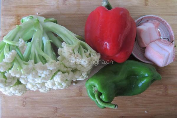 花菜炒肉的做法图解1