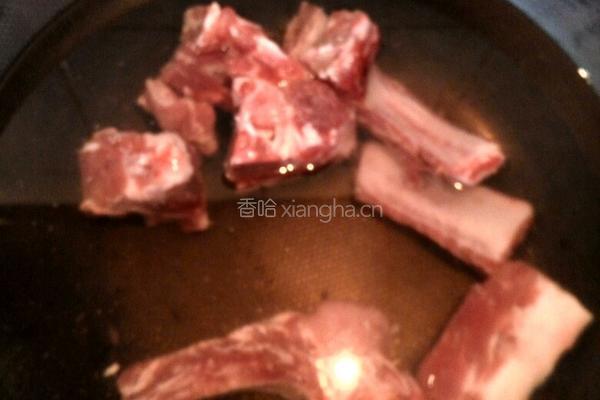炖排骨的做法图解1