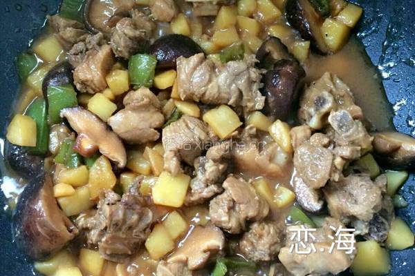 三宝焖鸭（土豆香菇青椒焖鸭）的做法图解9
