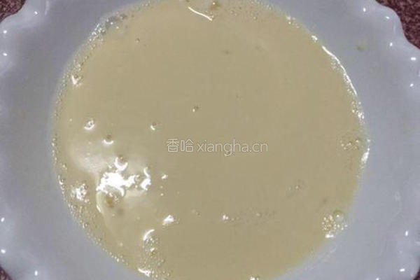 牛奶炖鸡蛋的做法图解3