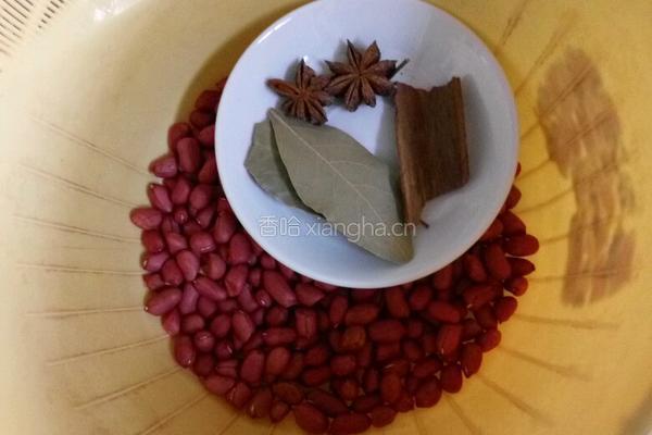 盐烤花生米的做法图解1