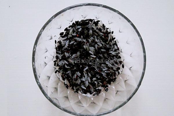 黑米芝麻糊的做法图解2