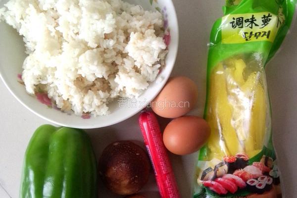 五彩蛋炒饭的做法图解1