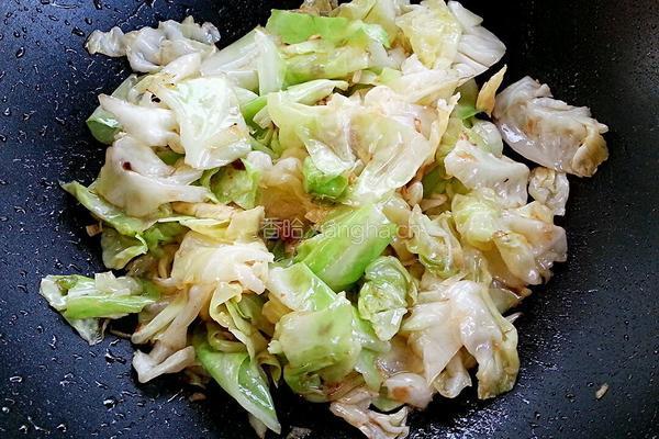 炝炒圆白菜的做法图解11