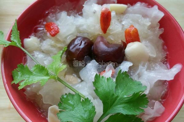 阿胶银耳莲子羹的做法图解4