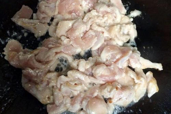 青椒炒鸡肉的做法图解4