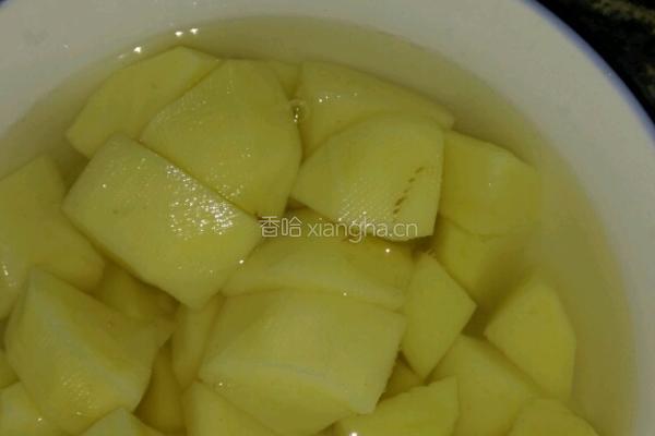 红烧土豆块的做法图解2