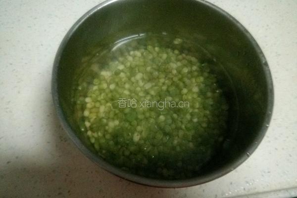 巧去绿豆皮的做法图解1