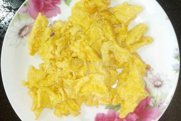 蚕豆香菇炒鸡蛋的做法图解4
