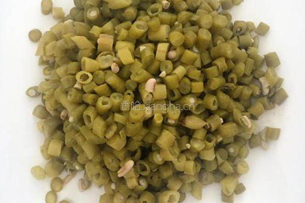 酸豆角炒肉沫的做法图解1
