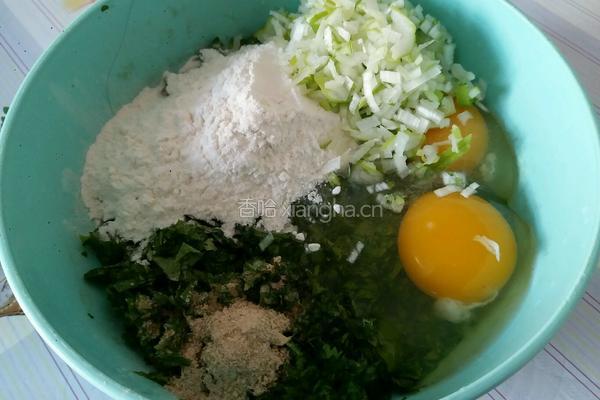 芹菜叶鸡蛋饼的做法图解3
