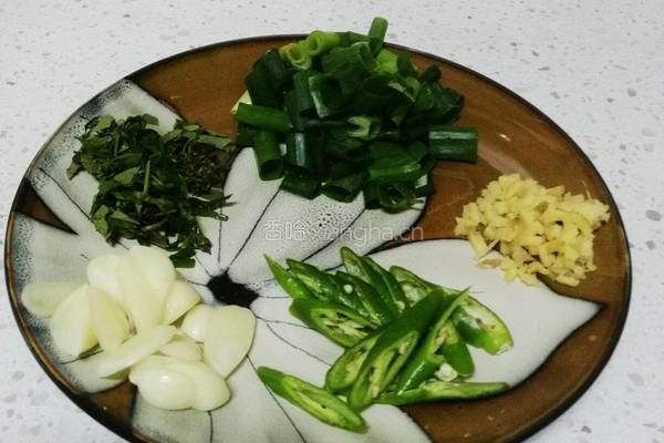 土豆烧肉的做法图解1