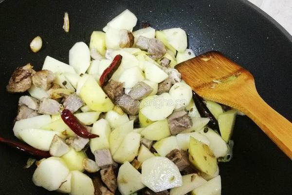 土豆烧肉的做法图解5