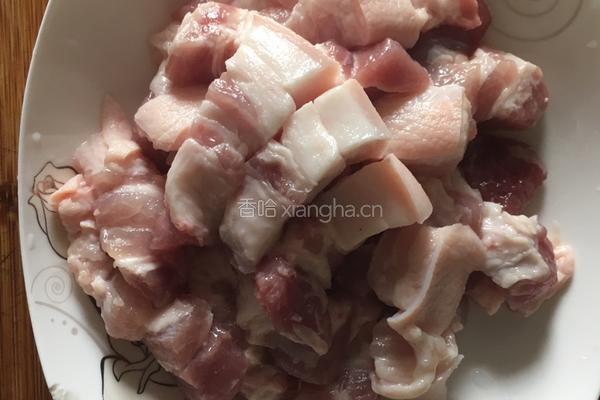 砂锅 土豆红烧肉的做法图解1