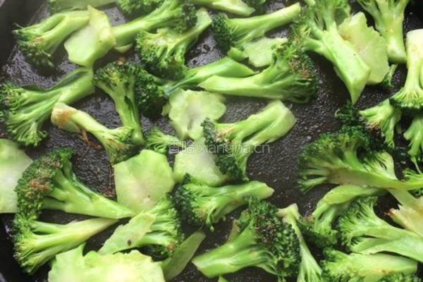 香煎培根金针菇卷的做法图解12
