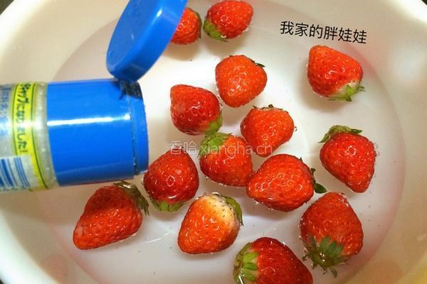 草莓奶昔的做法图解3