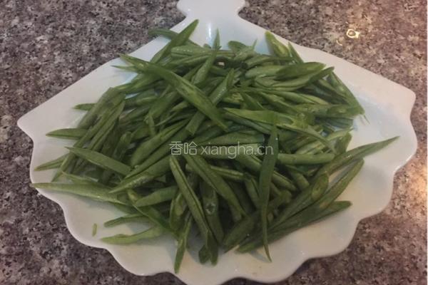 扁豆炒肉的做法图解3
