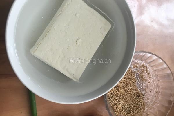 鸡蛋豆腐汤的做法图解1