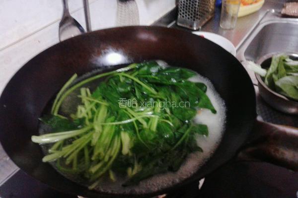 芝麻拌菠菜的做法图解2