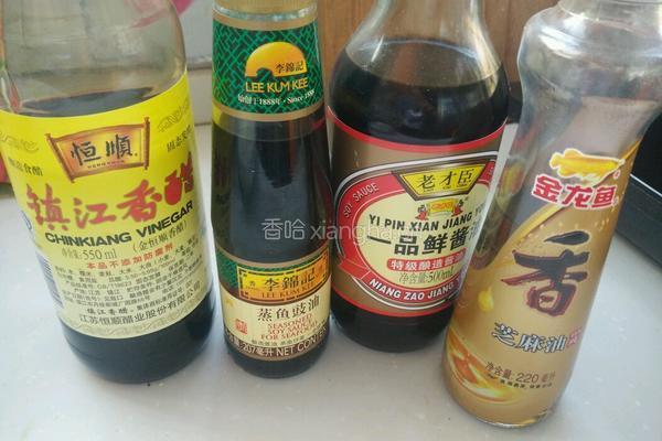 香菜皮蛋拌豆腐的做法图解2