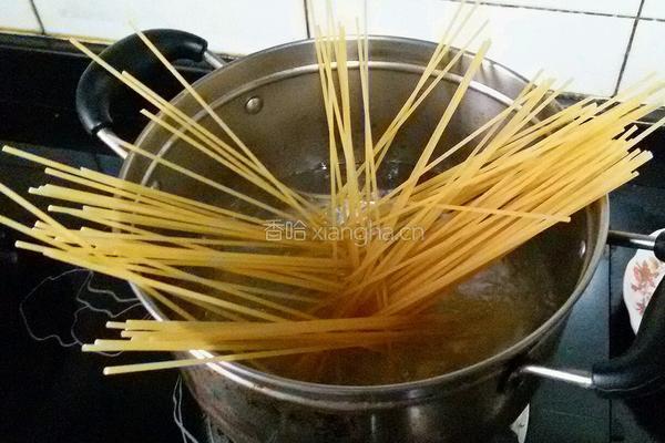 番茄肉末意大利面的做法图解3