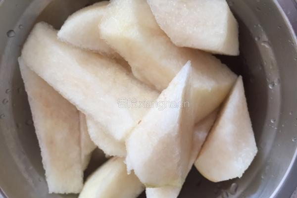 银耳雪梨汤的做法图解2